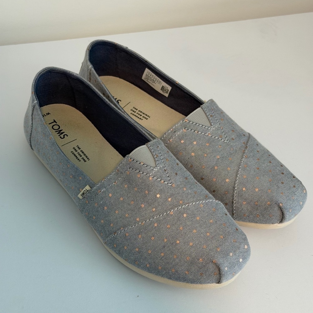 Women’s 10 Grey Toms with Rose Gold polka dots